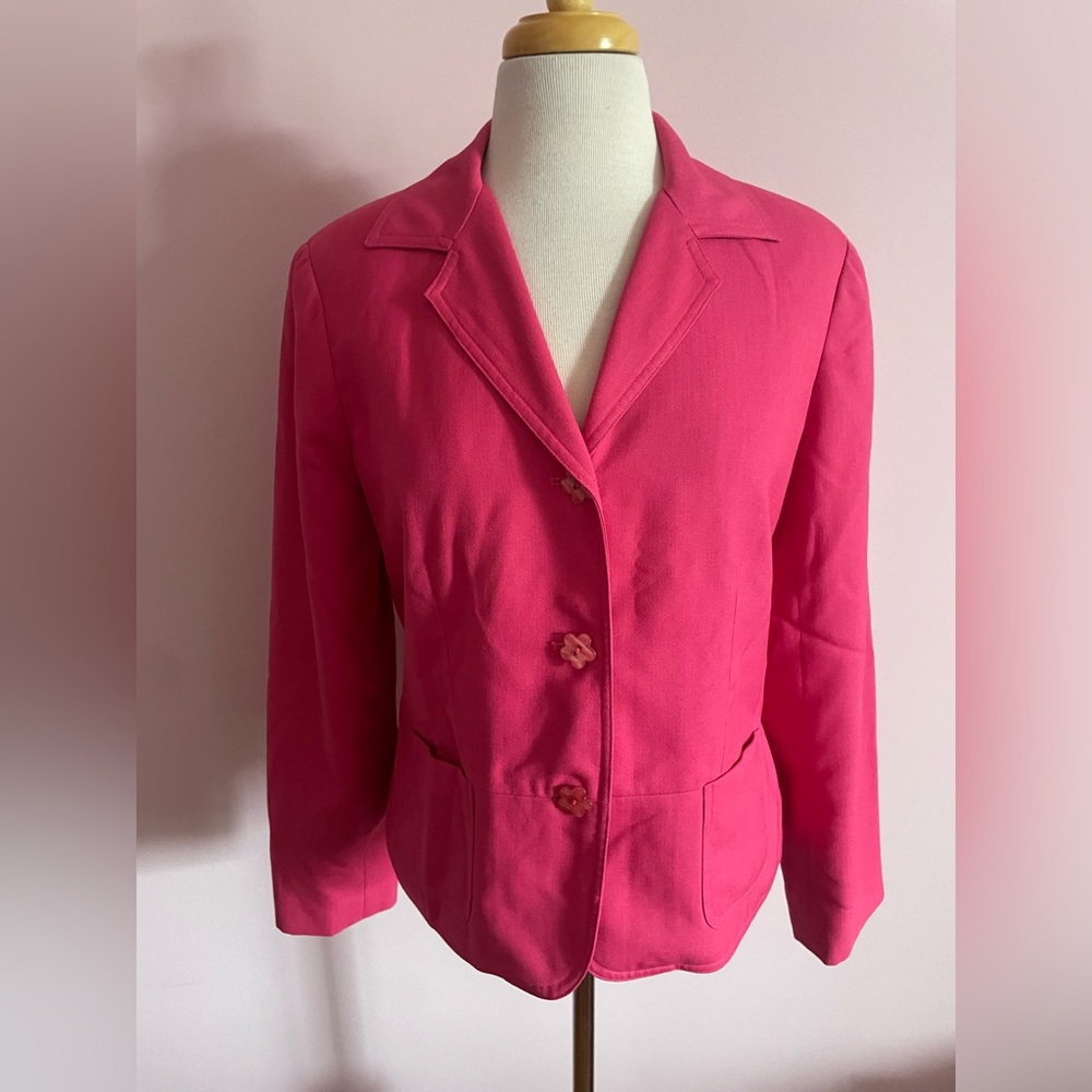 Vibrant Pink Blazer with Structured Shoulders and Tailored Fit